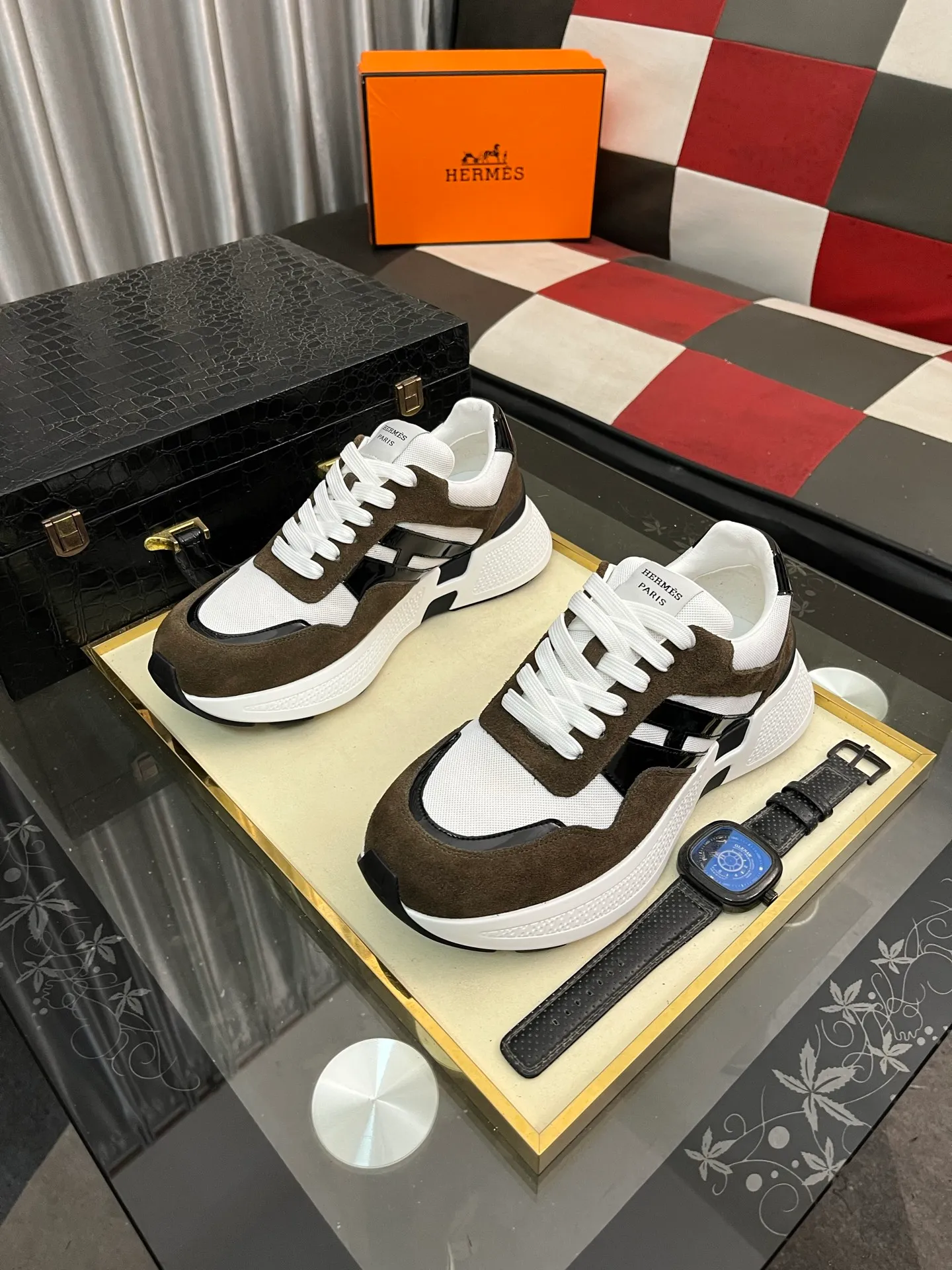 Men's shoes 💰540⌚️⌚️HERMES/Hermès Hugo thick-soled sneakers, casual men's shoes, these sneakers are made of imported first-layer cowhide leather and breathable mesh design. The contrasting color design creates a dynamic and modern shape. The front end of the toe is decorated with natural-color rubber inlays, which is novel and fashionable. The texture is incomparable, with cowhide lining and cowhide foot pads, the upper foot is comfortable and breathable, and the rubber sole is decorated with geometric patterns and iconic "H" details. A very personal one! Size: 38-44